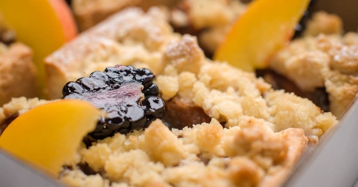Cast Iron Skillet Cobbler: No Pastry, No Oven Panic