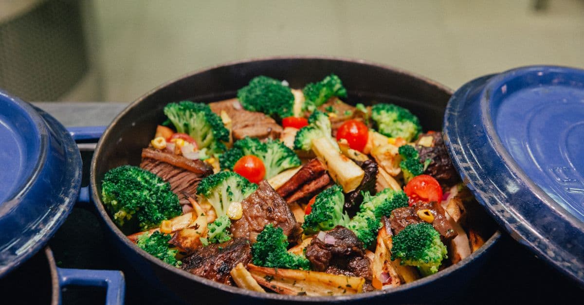 Dutch Oven vs Roasting Pan