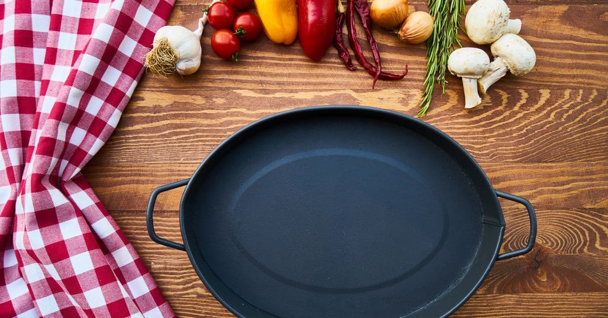 Dutch Oven vs Cast Iron Skillet
